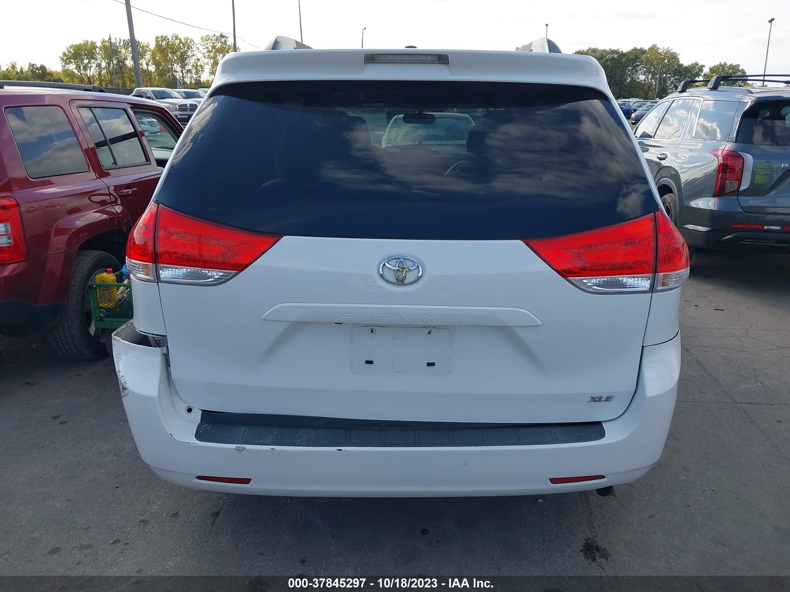 Photo 15 VIN: 5TDYK3DC1ES441076 - TOYOTA SIENNA 