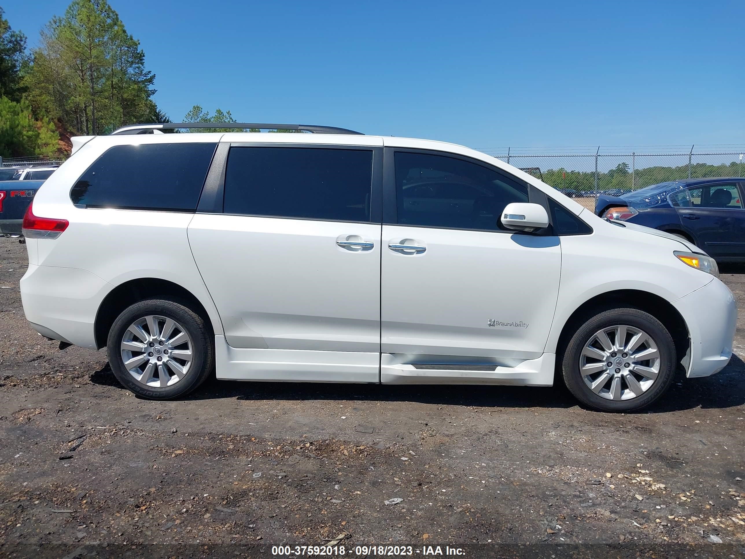 Photo 12 VIN: 5TDYK3DC1ES449131 - TOYOTA SIENNA 