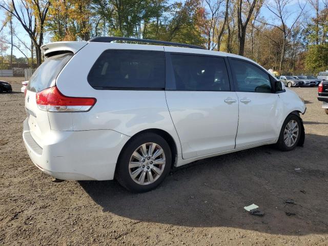 Photo 2 VIN: 5TDYK3DC1ES465040 - TOYOTA SIENNA XLE 