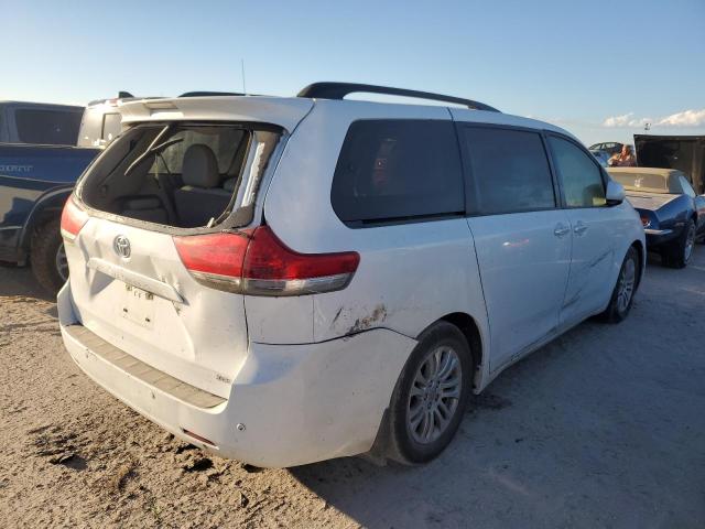 Photo 3 VIN: 5TDYK3DC1ES480055 - TOYOTA SIENNA XLE 