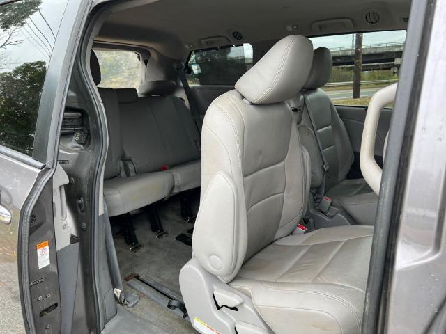 Photo 5 VIN: 5TDYK3DC1FS551028 - TOYOTA SIENNA XLE 