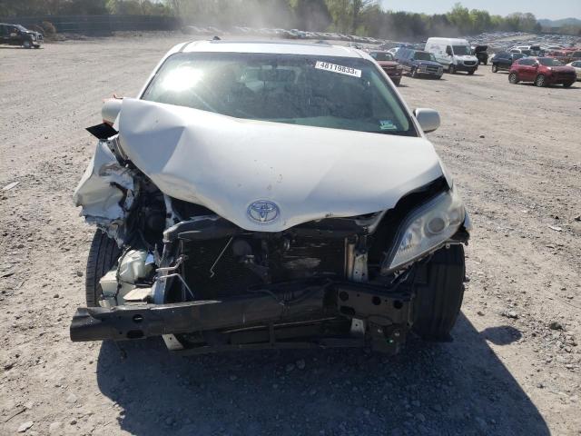 Photo 4 VIN: 5TDYK3DC1FS580884 - TOYOTA SIENNA XLE 