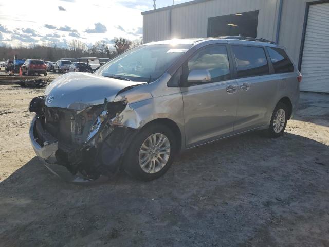 Photo 0 VIN: 5TDYK3DC1FS609008 - TOYOTA SIENNA XLE 