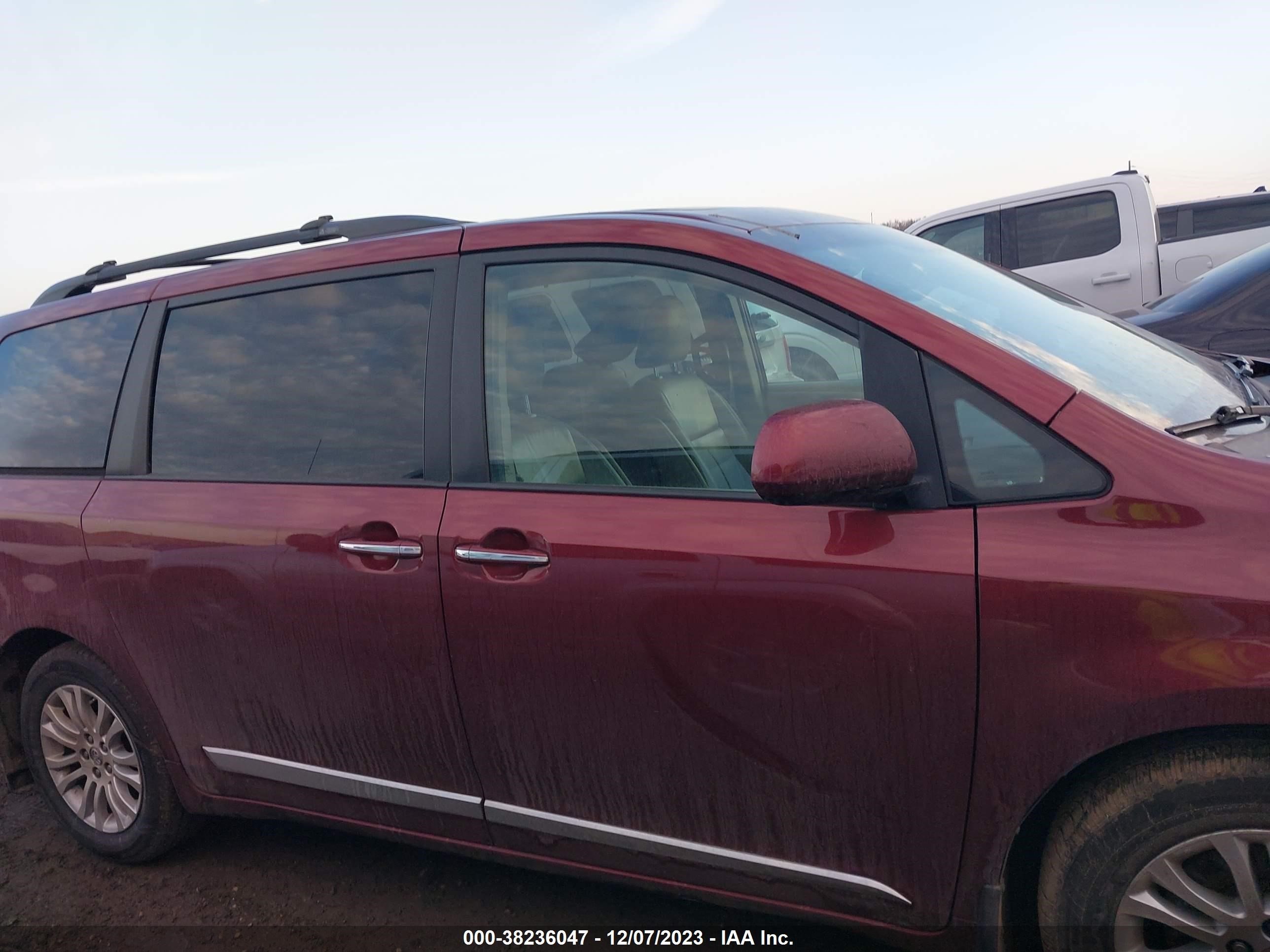 Photo 12 VIN: 5TDYK3DC1FS651713 - TOYOTA SIENNA 