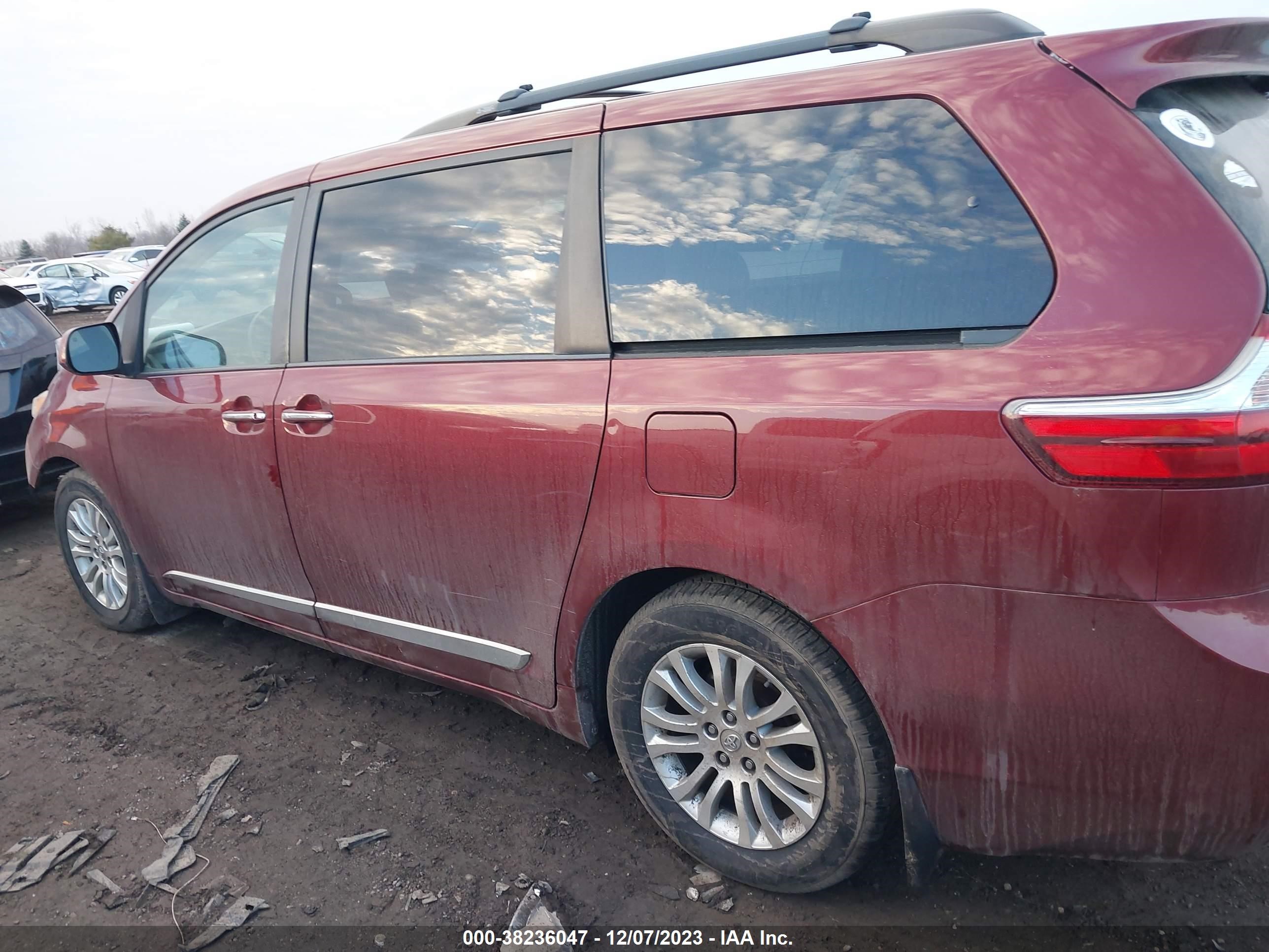 Photo 13 VIN: 5TDYK3DC1FS651713 - TOYOTA SIENNA 