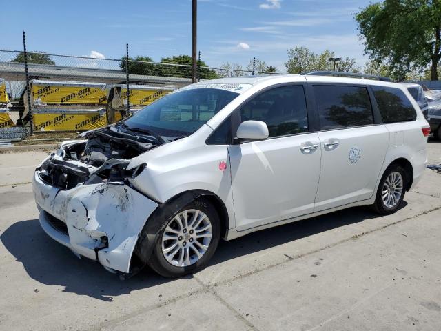 Photo 0 VIN: 5TDYK3DC1FS658953 - TOYOTA SIENNA XLE 