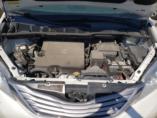 Photo 6 VIN: 5TDYK3DC1FS660346 - TOYOTA SIENNA XLE 