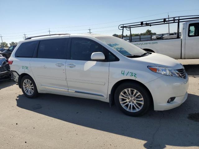 Photo 3 VIN: 5TDYK3DC1FS666793 - TOYOTA SIENNA XLE 