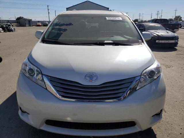 Photo 4 VIN: 5TDYK3DC1FS666793 - TOYOTA SIENNA XLE 