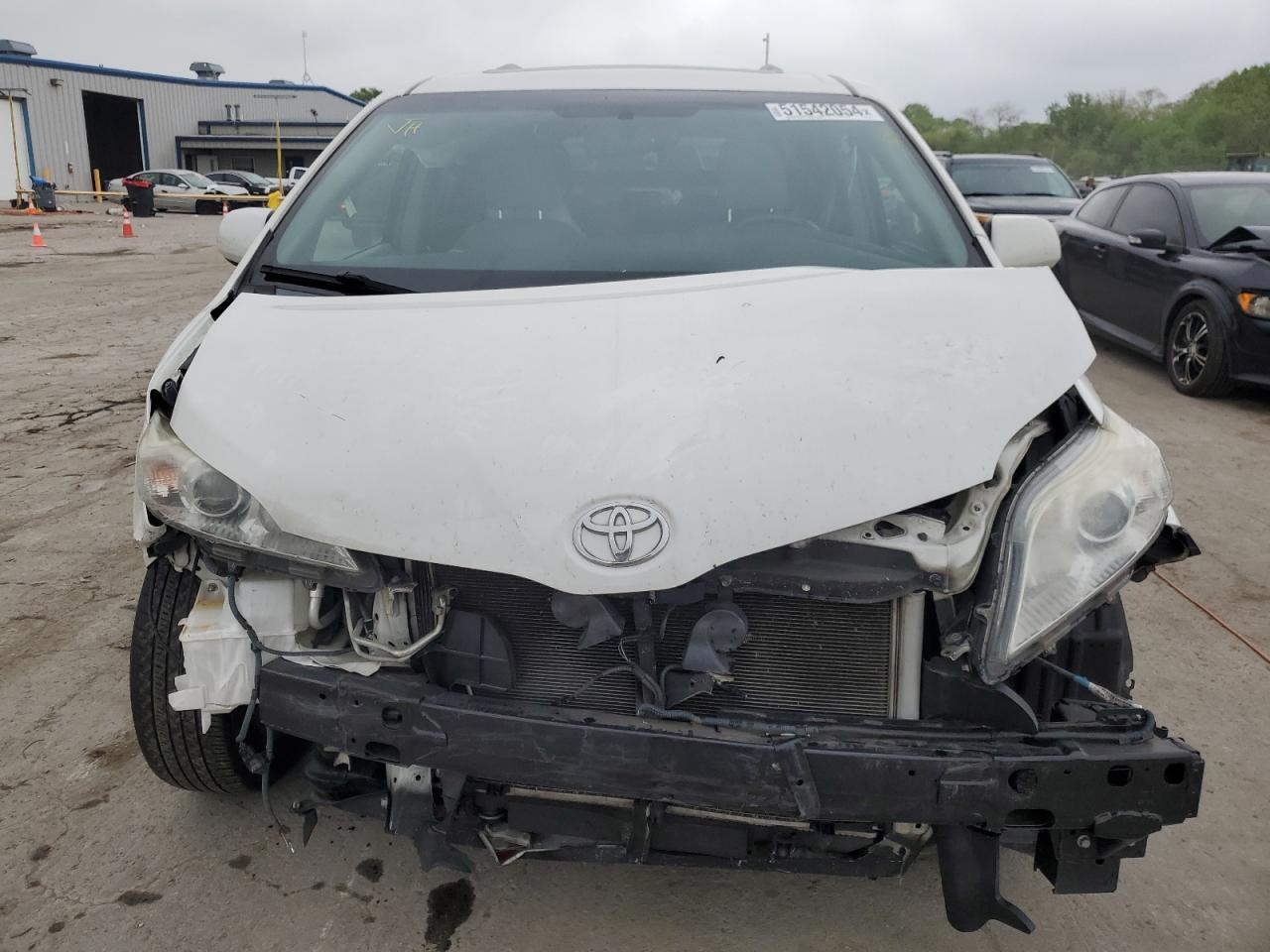 Photo 4 VIN: 5TDYK3DC1GS703083 - TOYOTA SIENNA 