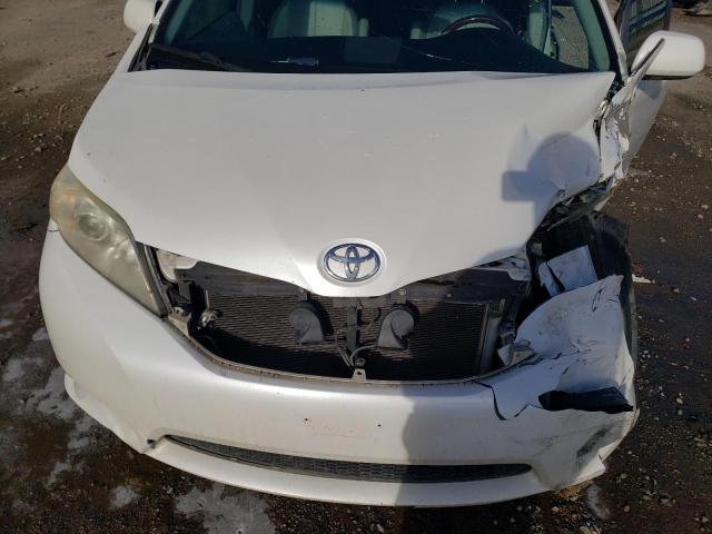 Photo 11 VIN: 5TDYK3DC2BS004716 - TOYOTA SIENNA XLE 