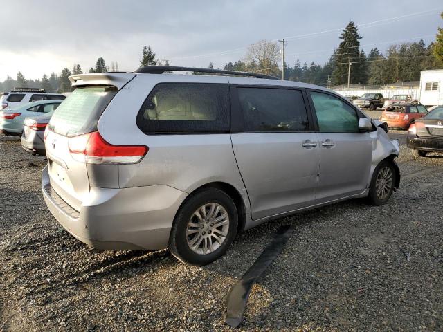 Photo 2 VIN: 5TDYK3DC2BS040339 - TOYOTA SIENNA XLE 