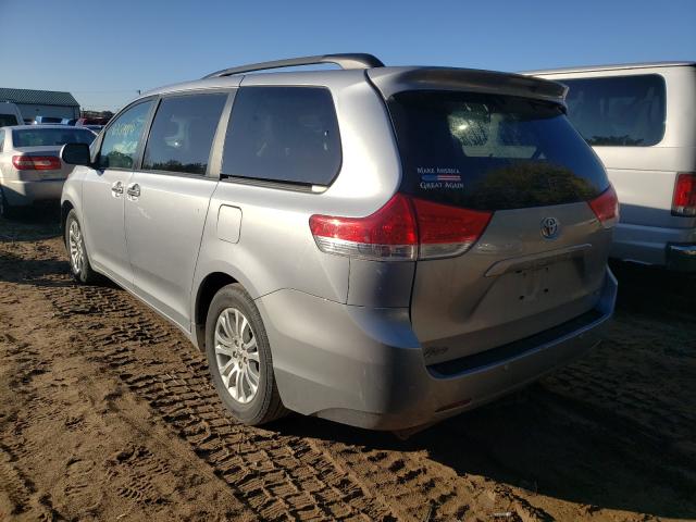 Photo 2 VIN: 5TDYK3DC2BS043872 - TOYOTA SIENNA XLE 