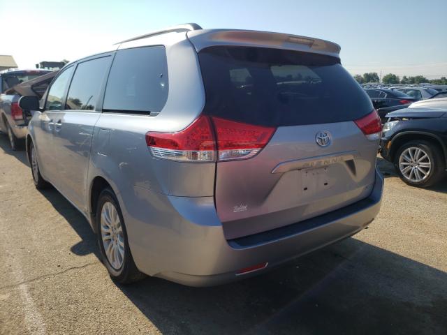 Photo 2 VIN: 5TDYK3DC2BS084101 - TOYOTA SIENNA XLE 