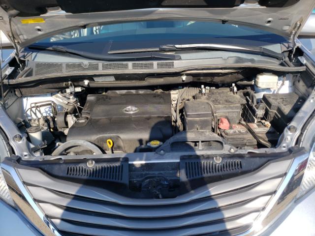 Photo 6 VIN: 5TDYK3DC2BS084101 - TOYOTA SIENNA XLE 