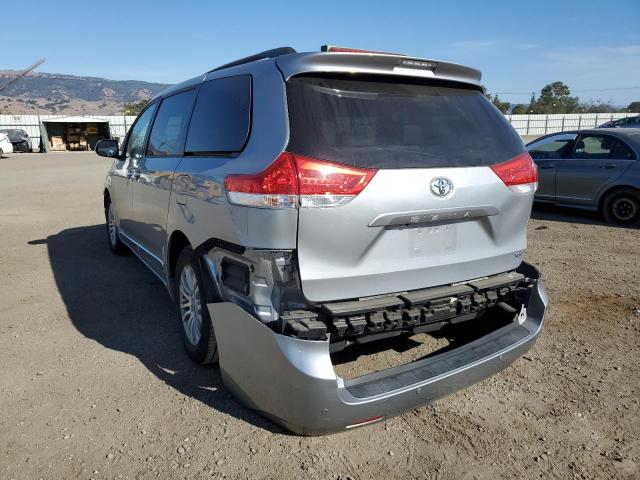 Photo 2 VIN: 5TDYK3DC2BS092828 - TOYOTA SIENNA XLE 