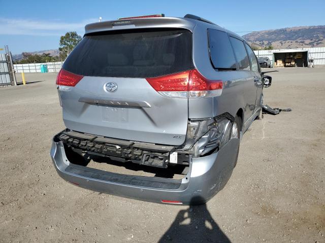 Photo 3 VIN: 5TDYK3DC2BS092828 - TOYOTA SIENNA XLE 