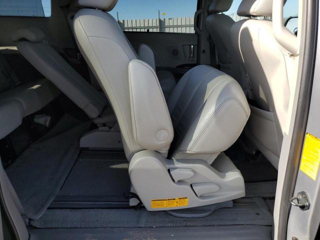 Photo 5 VIN: 5TDYK3DC2BS092828 - TOYOTA SIENNA XLE 