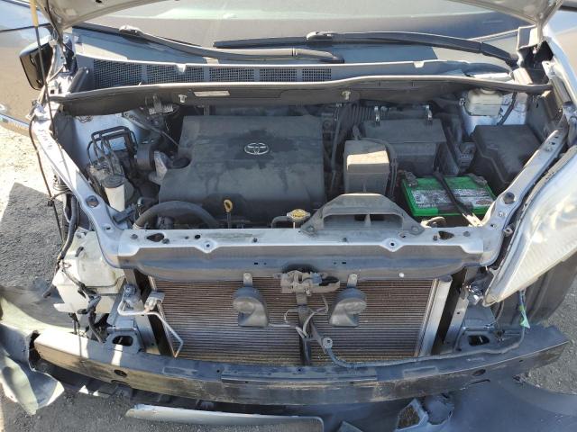 Photo 6 VIN: 5TDYK3DC2BS092828 - TOYOTA SIENNA XLE 