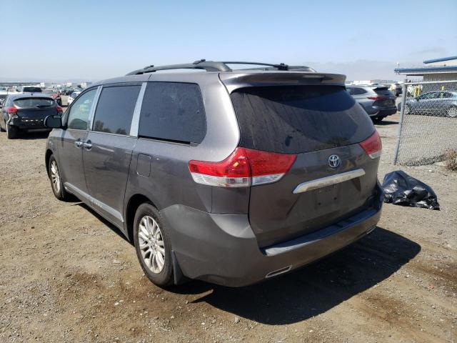 Photo 2 VIN: 5TDYK3DC2BS095163 - TOYOTA SIENNA XLE 