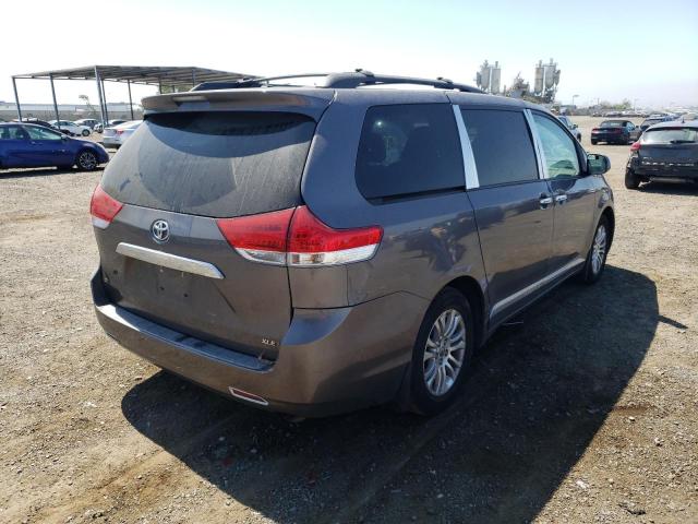 Photo 3 VIN: 5TDYK3DC2BS095163 - TOYOTA SIENNA XLE 