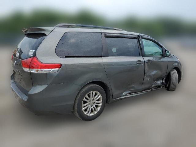 Photo 2 VIN: 5TDYK3DC2BS106792 - TOYOTA SIENNA XLE 