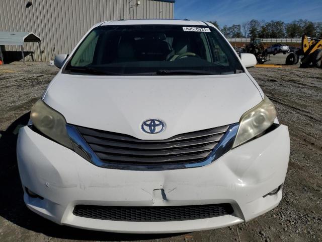 Photo 4 VIN: 5TDYK3DC2BS121597 - TOYOTA SIENNA XLE 