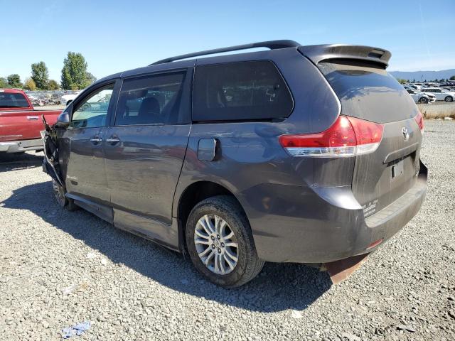 Photo 1 VIN: 5TDYK3DC2BS133975 - TOYOTA SIENNA XLE 