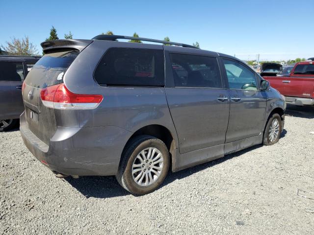 Photo 2 VIN: 5TDYK3DC2BS133975 - TOYOTA SIENNA XLE 