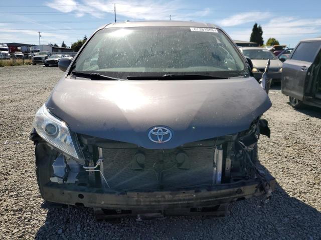 Photo 4 VIN: 5TDYK3DC2BS133975 - TOYOTA SIENNA XLE 