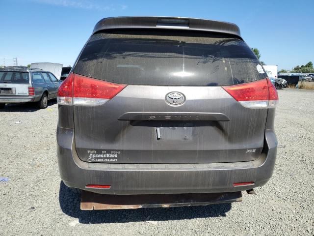 Photo 5 VIN: 5TDYK3DC2BS133975 - TOYOTA SIENNA XLE 