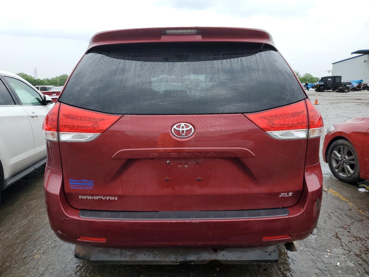 Photo 5 VIN: 5TDYK3DC2BS134771 - TOYOTA SIENNA 