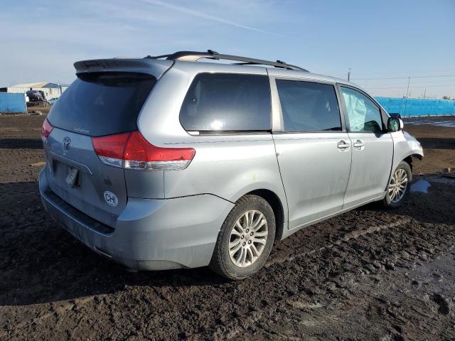 Photo 2 VIN: 5TDYK3DC2BS145575 - TOYOTA SIENNA XLE 