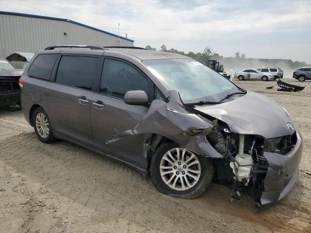 Photo 3 VIN: 5TDYK3DC2BS158780 - TOYOTA SIENNA XLE 