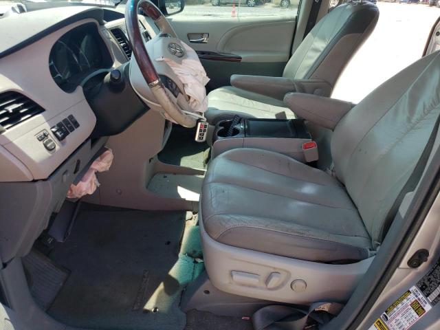 Photo 6 VIN: 5TDYK3DC2CS180473 - TOYOTA SIENNA XLE 