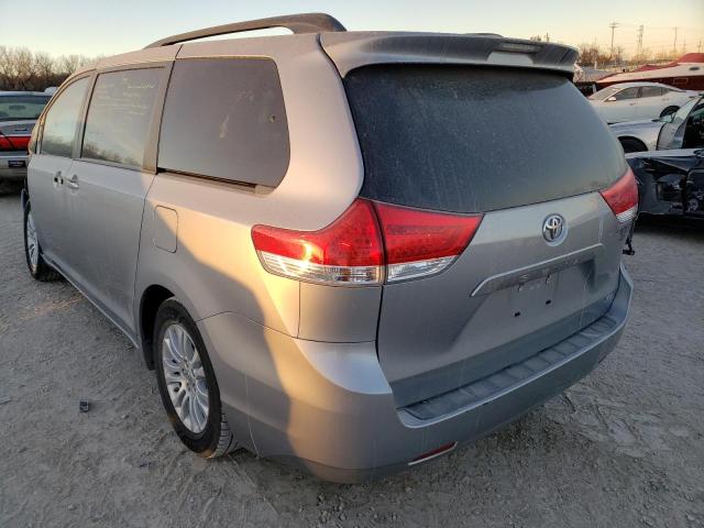 Photo 2 VIN: 5TDYK3DC2CS237304 - TOYOTA SIENNA XLE 