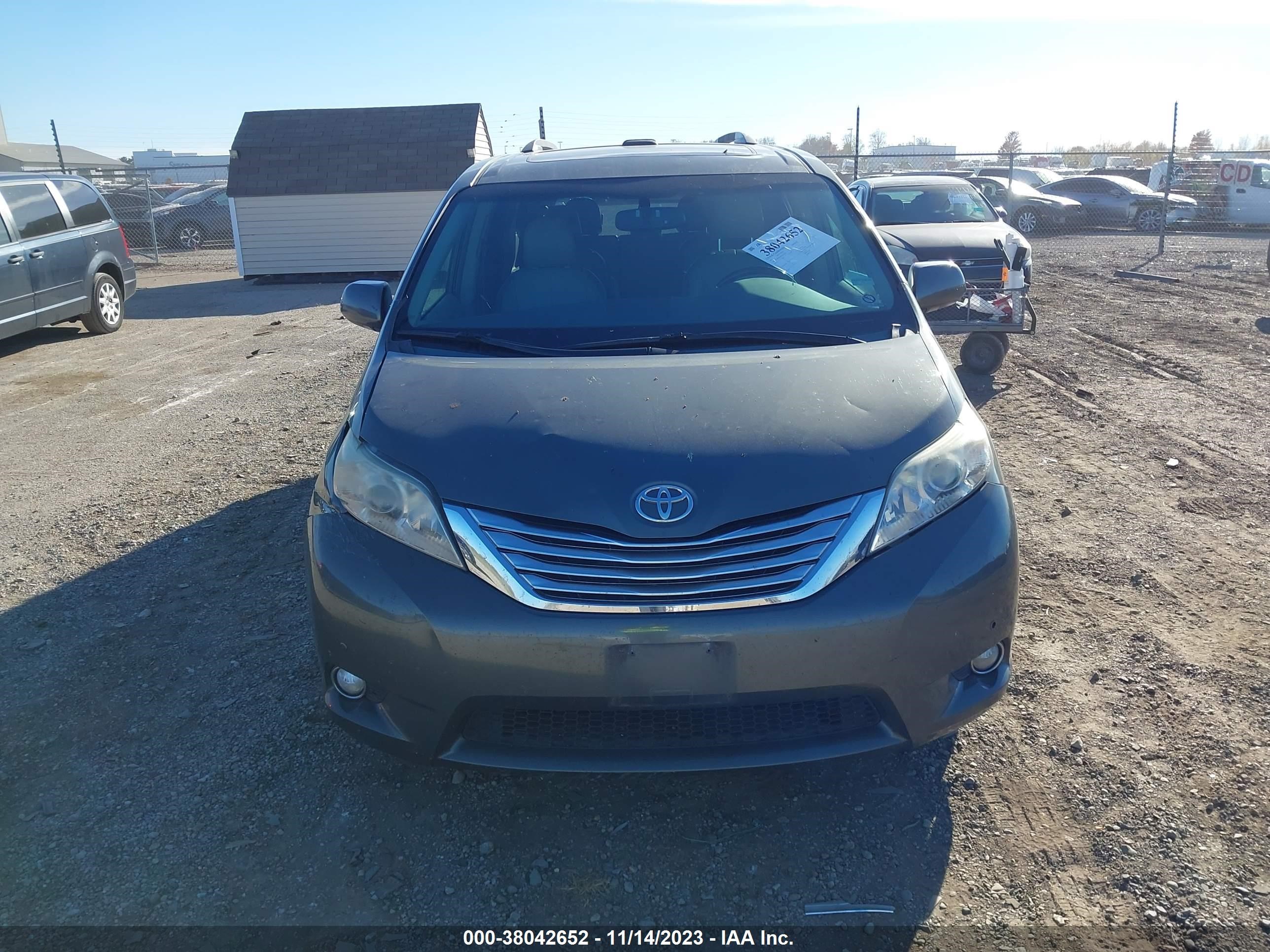 Photo 12 VIN: 5TDYK3DC2CS262235 - TOYOTA SIENNA 