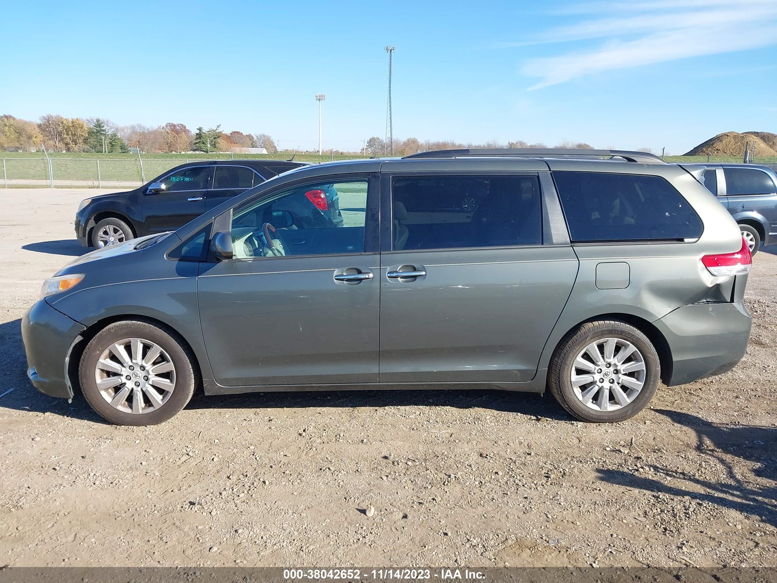 Photo 14 VIN: 5TDYK3DC2CS262235 - TOYOTA SIENNA 