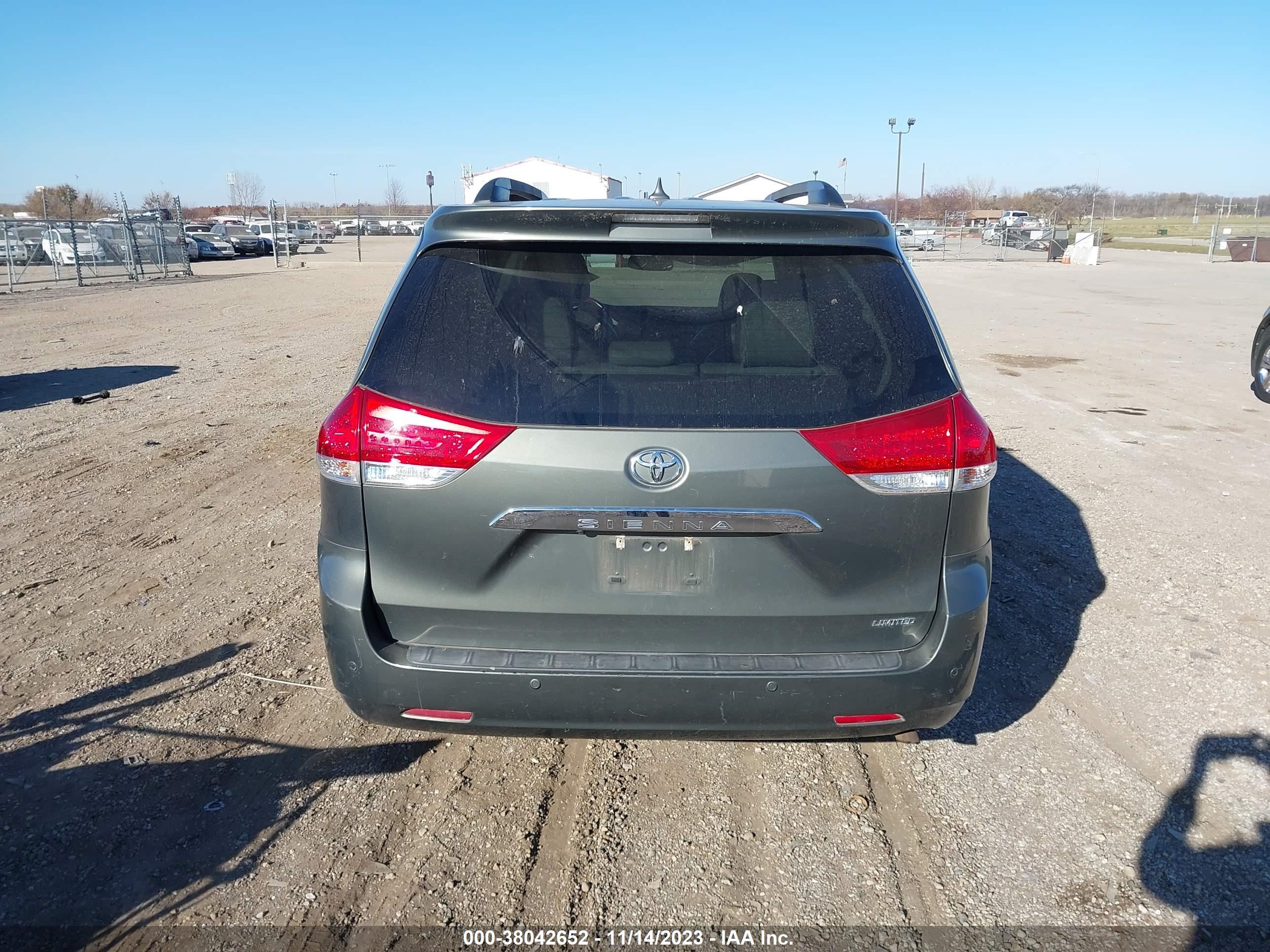 Photo 16 VIN: 5TDYK3DC2CS262235 - TOYOTA SIENNA 