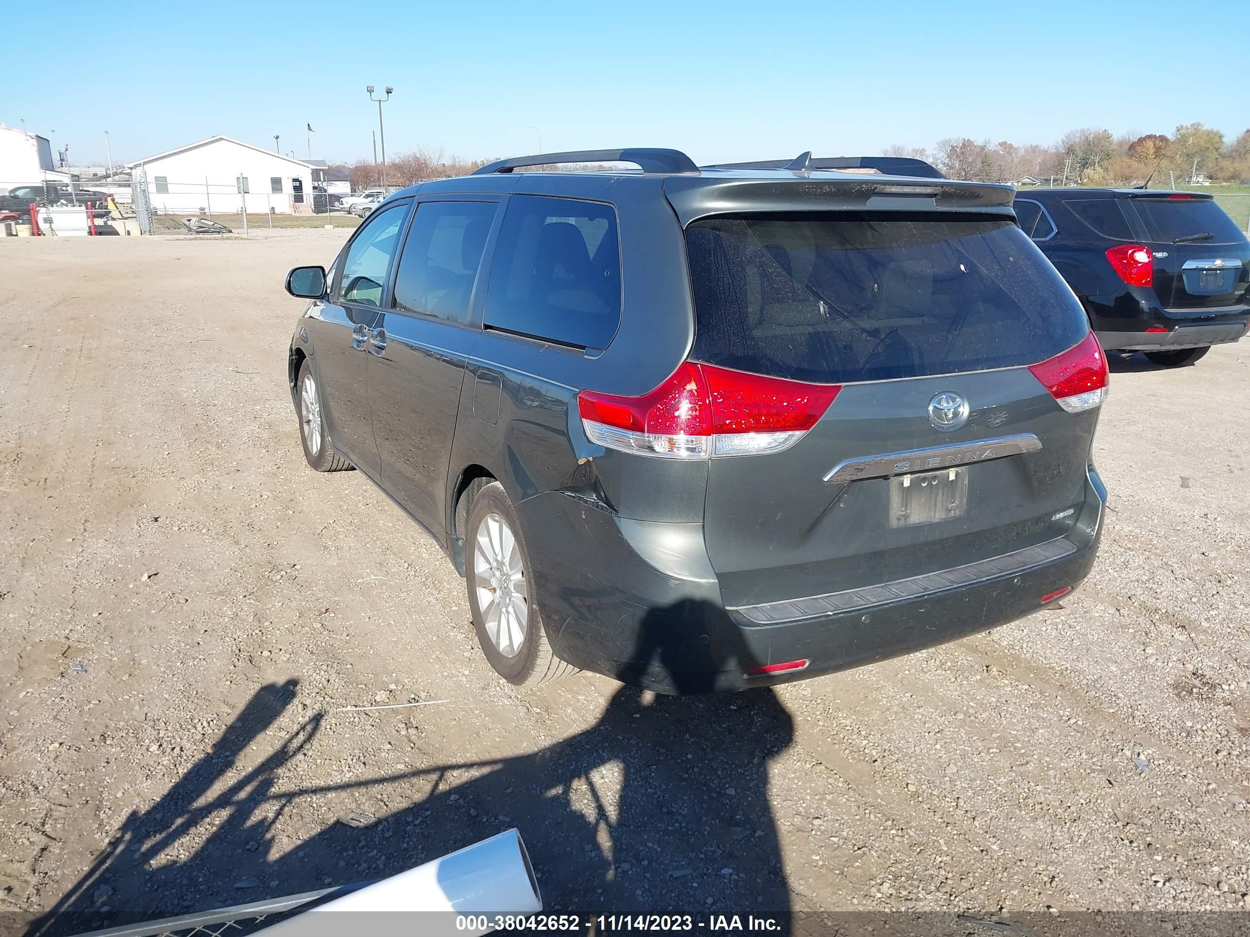 Photo 2 VIN: 5TDYK3DC2CS262235 - TOYOTA SIENNA 