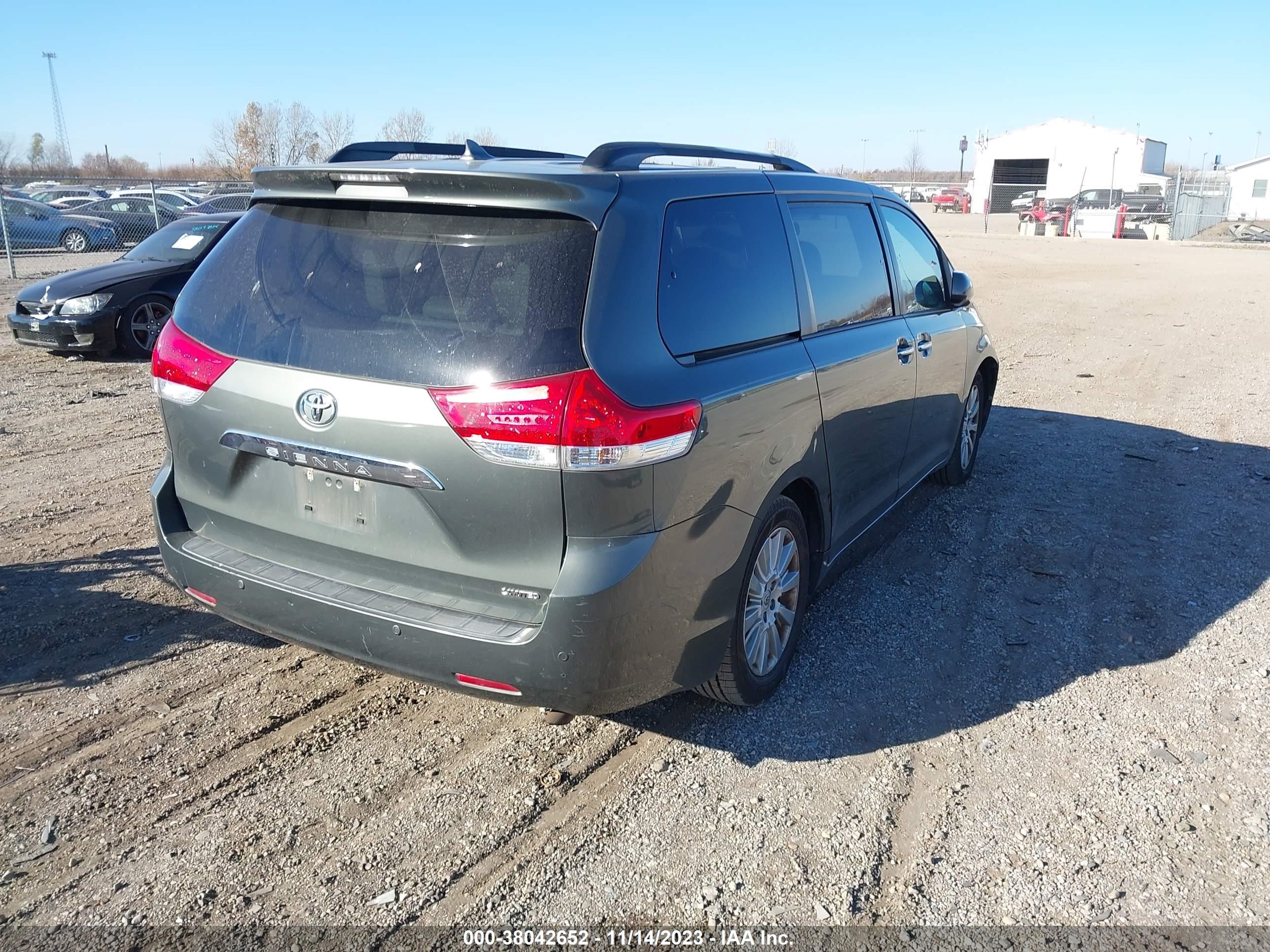 Photo 3 VIN: 5TDYK3DC2CS262235 - TOYOTA SIENNA 