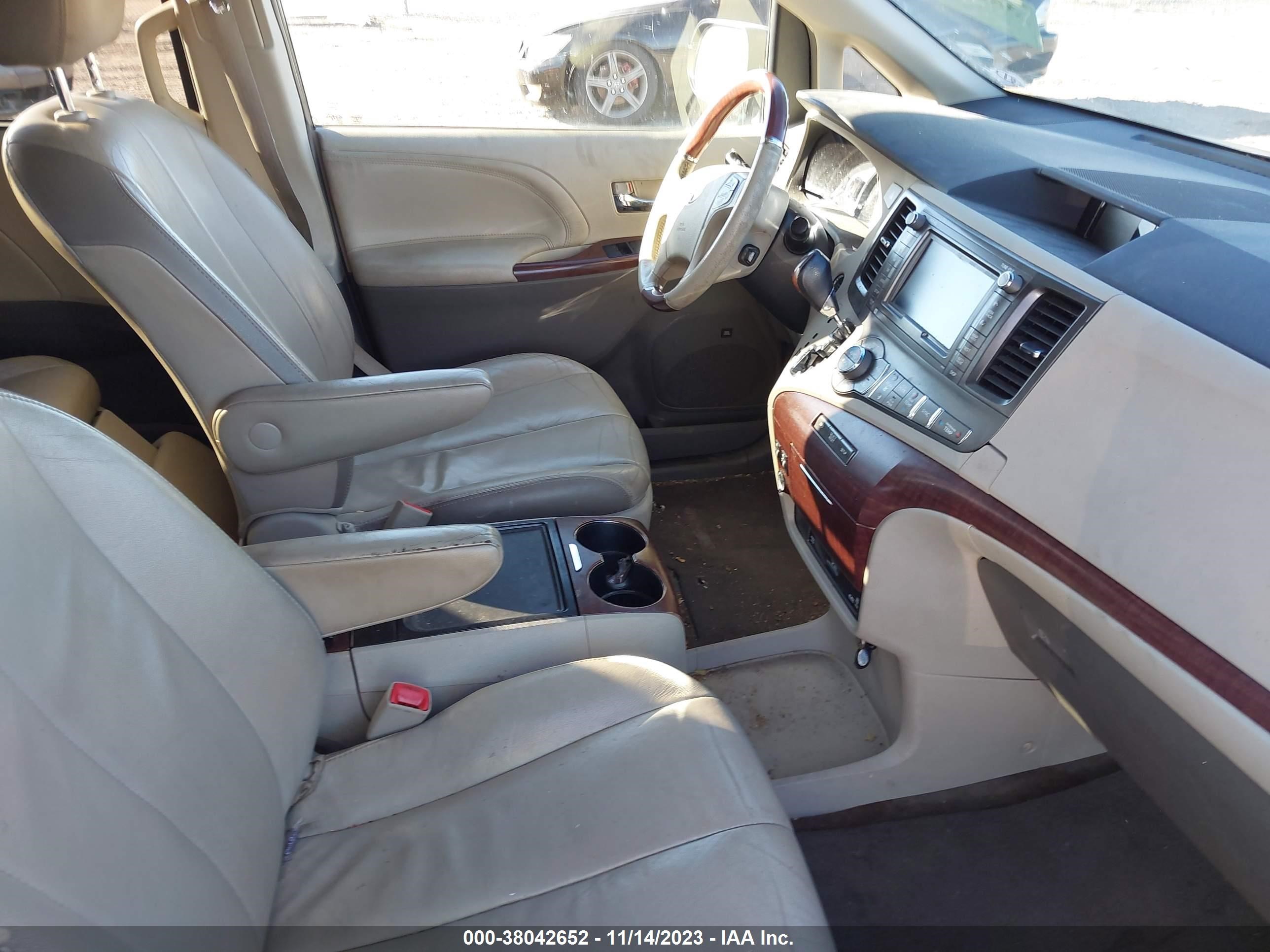 Photo 4 VIN: 5TDYK3DC2CS262235 - TOYOTA SIENNA 