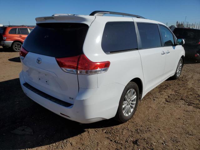 Photo 3 VIN: 5TDYK3DC2CS262476 - TOYOTA SIENNA XLE 