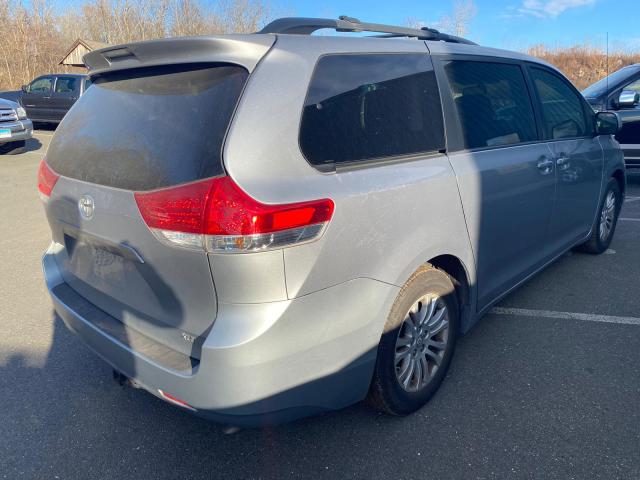 Photo 3 VIN: 5TDYK3DC2CS264342 - TOYOTA SIENNA XLE 