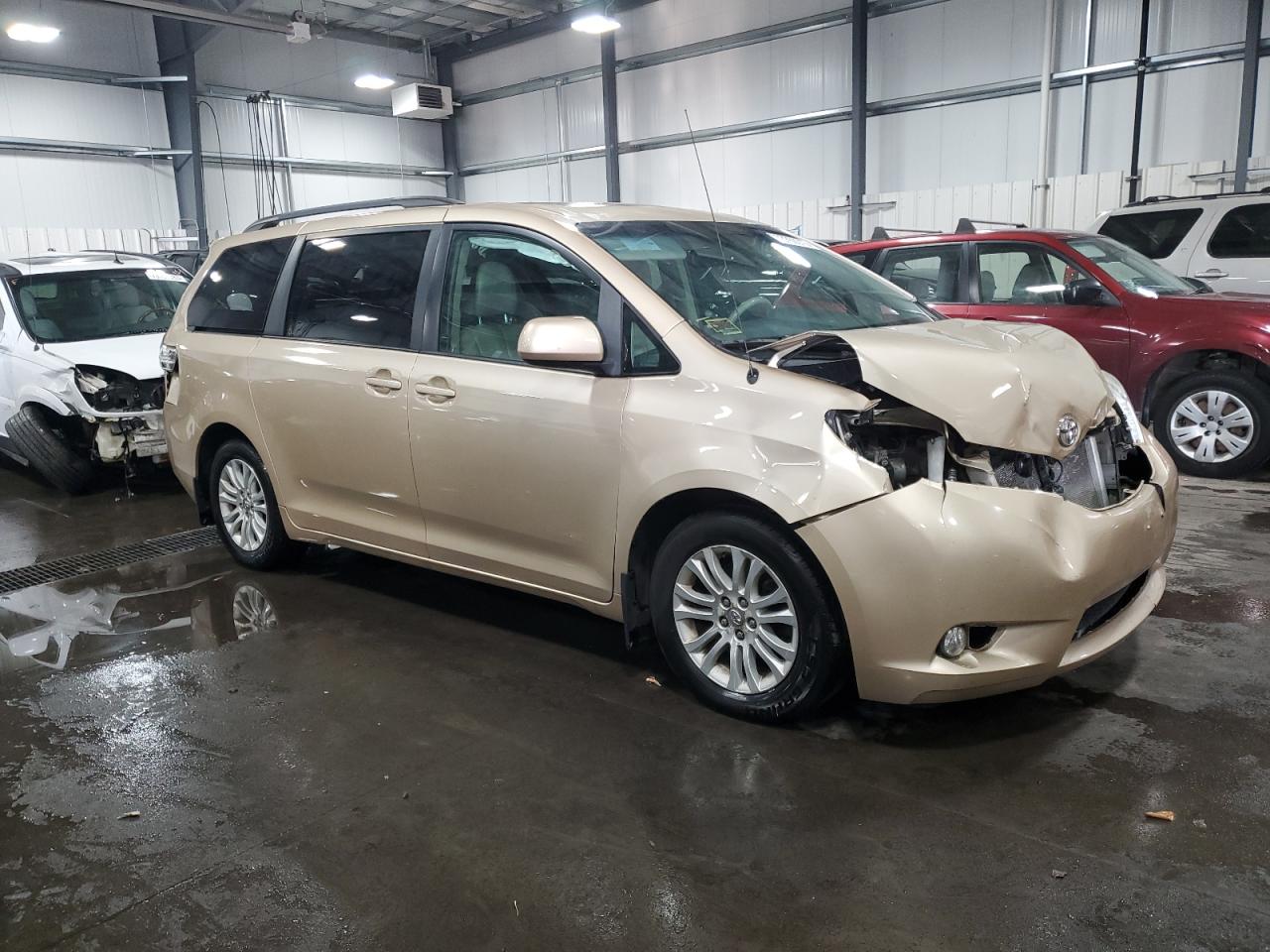 Photo 3 VIN: 5TDYK3DC2CS266947 - TOYOTA SIENNA 