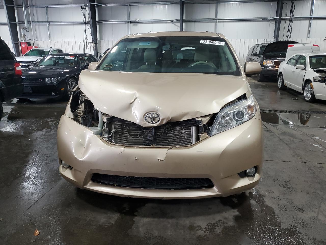 Photo 4 VIN: 5TDYK3DC2CS266947 - TOYOTA SIENNA 