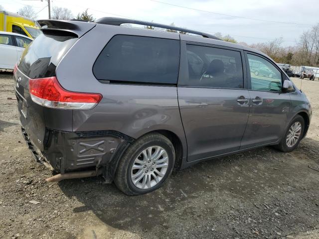 Photo 2 VIN: 5TDYK3DC2CS271436 - TOYOTA SIENNA XLE 