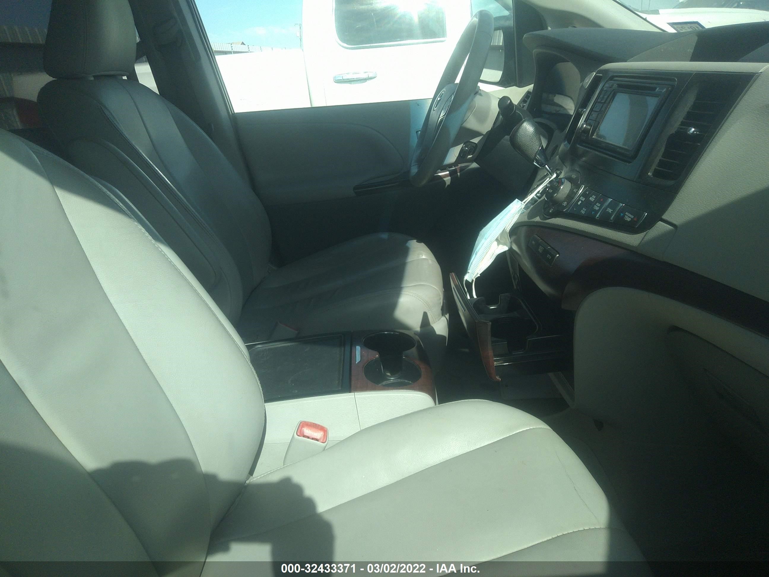 Photo 4 VIN: 5TDYK3DC2DS291168 - TOYOTA SIENNA 