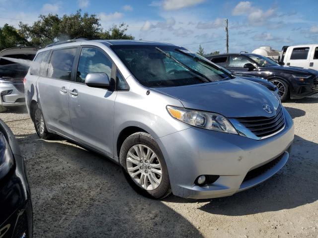 Photo 3 VIN: 5TDYK3DC2DS298699 - TOYOTA SIENNA XLE 