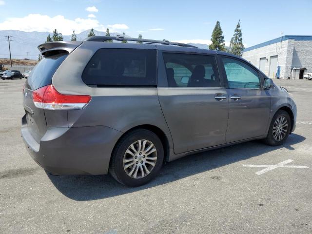 Photo 2 VIN: 5TDYK3DC2DS301245 - TOYOTA SIENNA XLE 